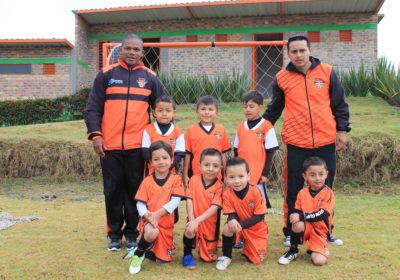 Chiquitines_Escuela_de_fútbol_Weymar_Olivares